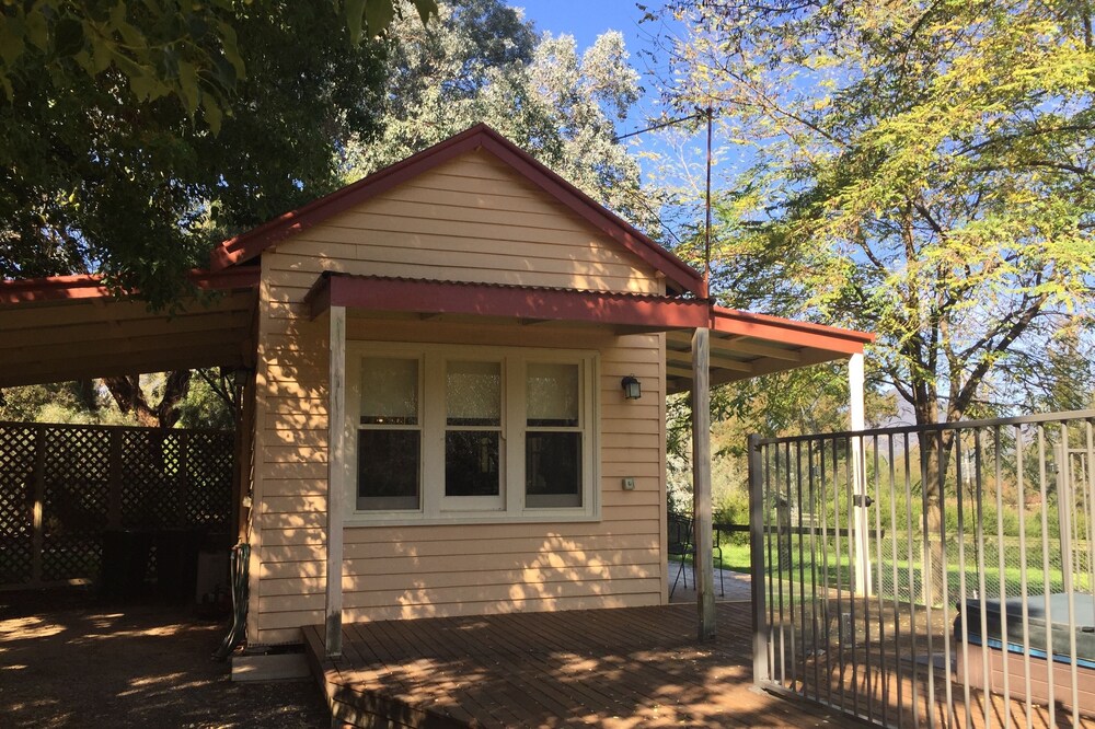 A Romantic Getaway pet friendly farm stay