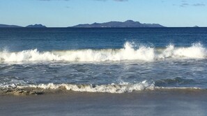 Ubicación a pie de playa, tumbonas y toallas de playa