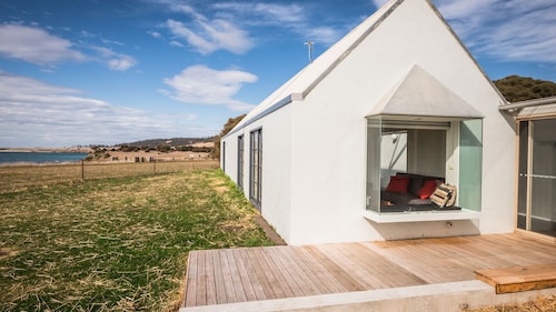 Saltworks Beach House - fun with family & friends