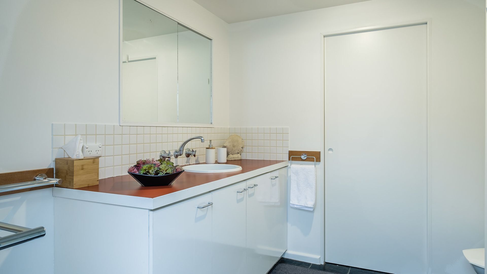 Saltworks Beach House - fun with family & friends — image 16