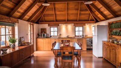 Saltworks Beach House - fun with family & friends