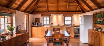 Saltworks Beach House - fun with family & friends