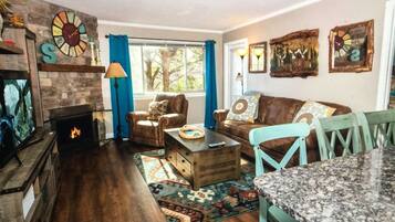 Smart-TV, Kamin, DVD-Player, Tischfußball