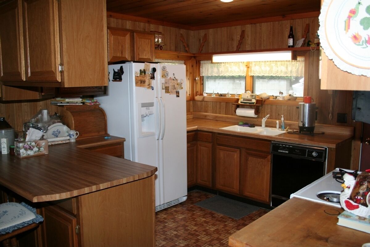 Cottage on Lake Charlevoix near Boyne City, 2nd best lake in USA!  Shore Station