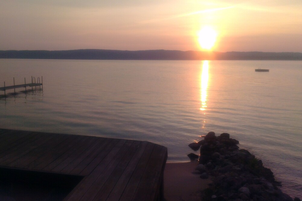 Cottage on Lake Charlevoix near Boyne City, 2nd best lake in USA! Shore Station