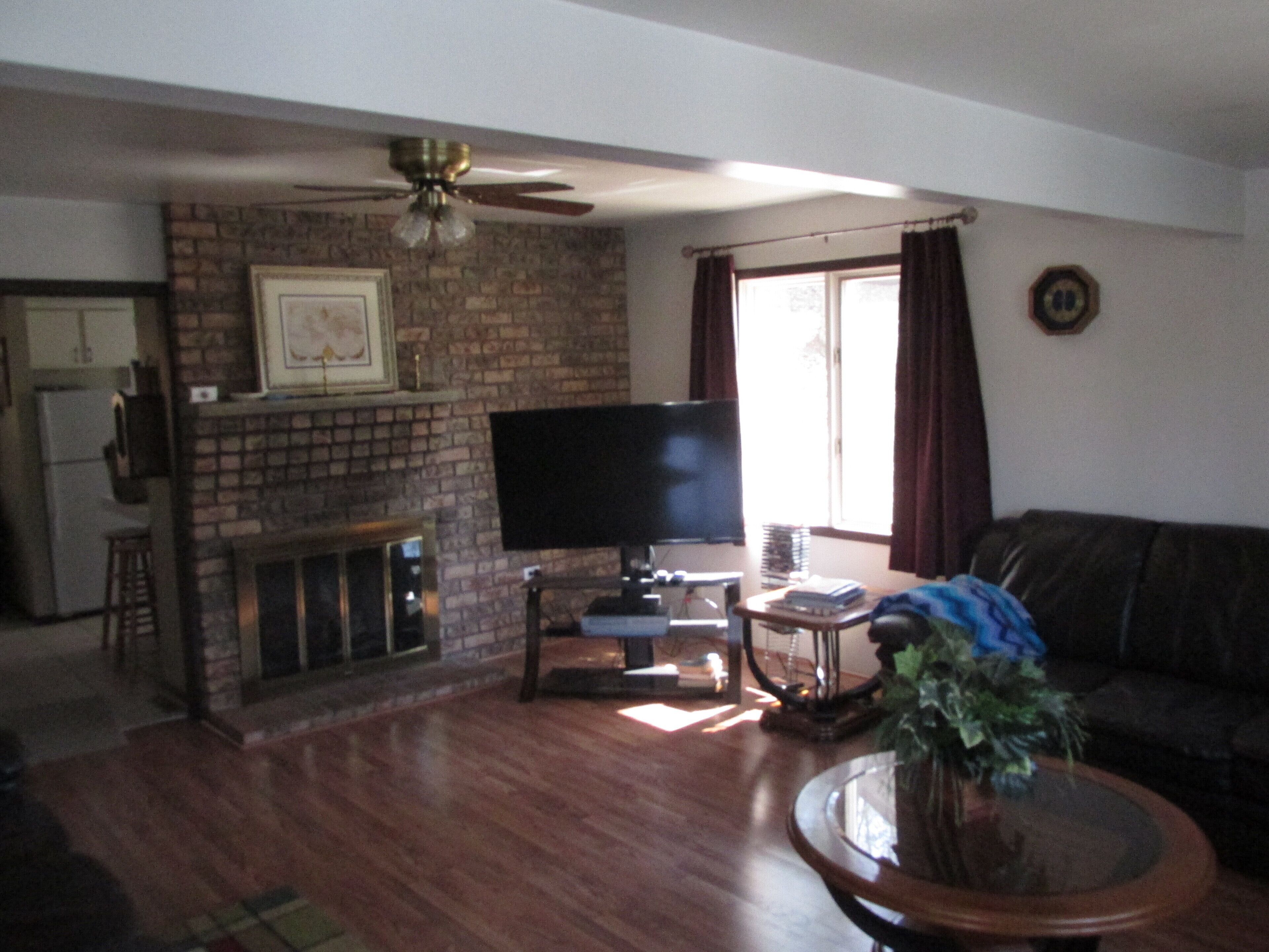 Lakefront Vacation House with Fireplace and Hot Tub.