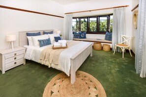 2 dormitoris, planxa i posts de planxar i un bressol de viatge 