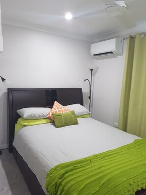 3 slaapkamers, een strijkplank/strijkijzer, wifi, beddengoed