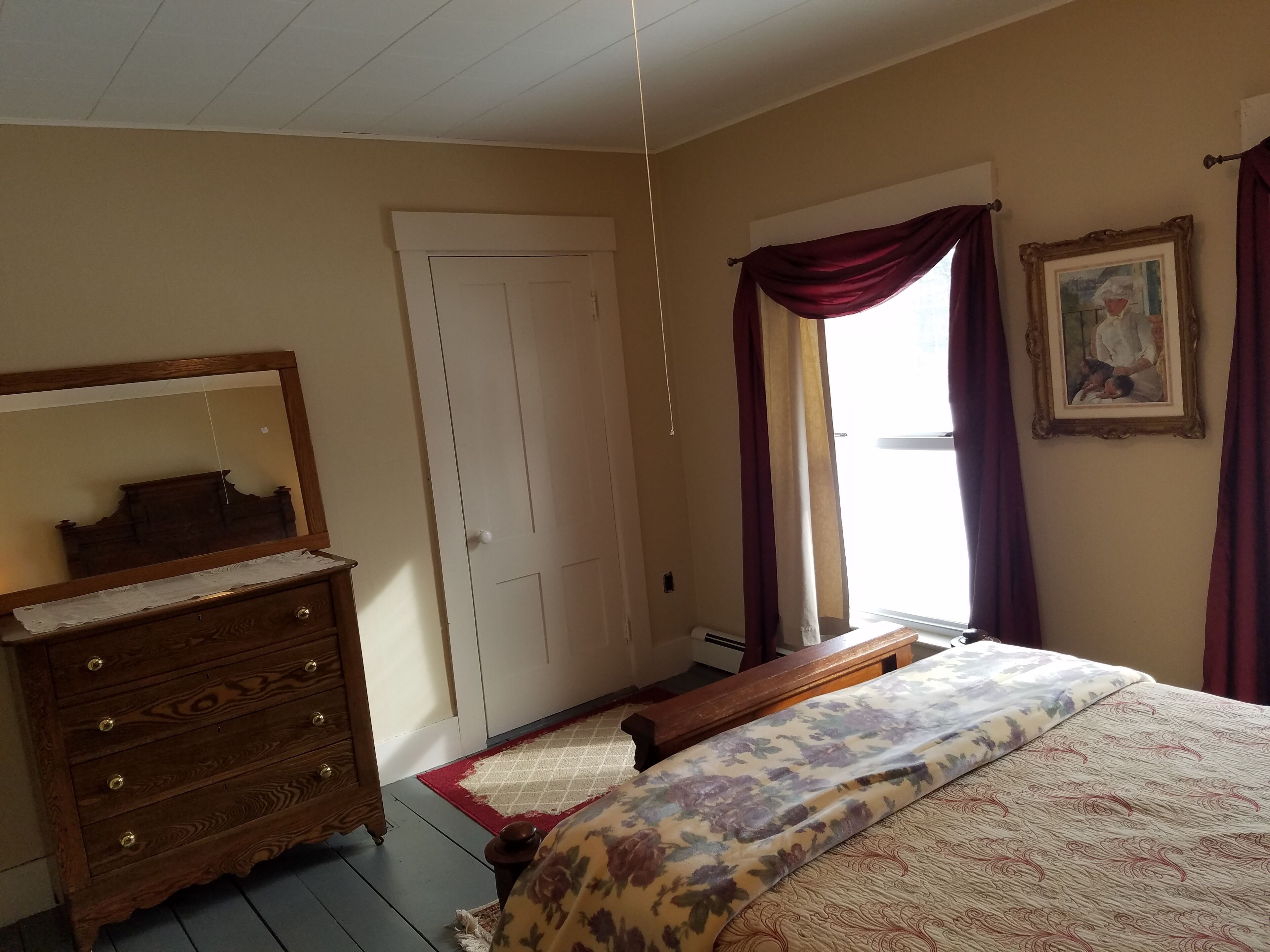 Cozy farmhouse (east side), 2 bedrooms, in the heart of nature's playground