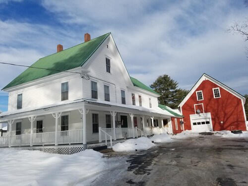 Cozy farmhouse (east side), 2 bedrooms, in the heart of nature's playground