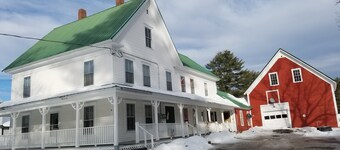 Cozy farmhouse (east side), 2 bedrooms, in the heart of nature's playground