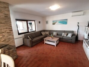 Smart TV, chimenea y tenis de mesa 