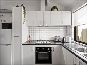 Micro-ondes, four, plaque de cuisson, lave-vaisselle