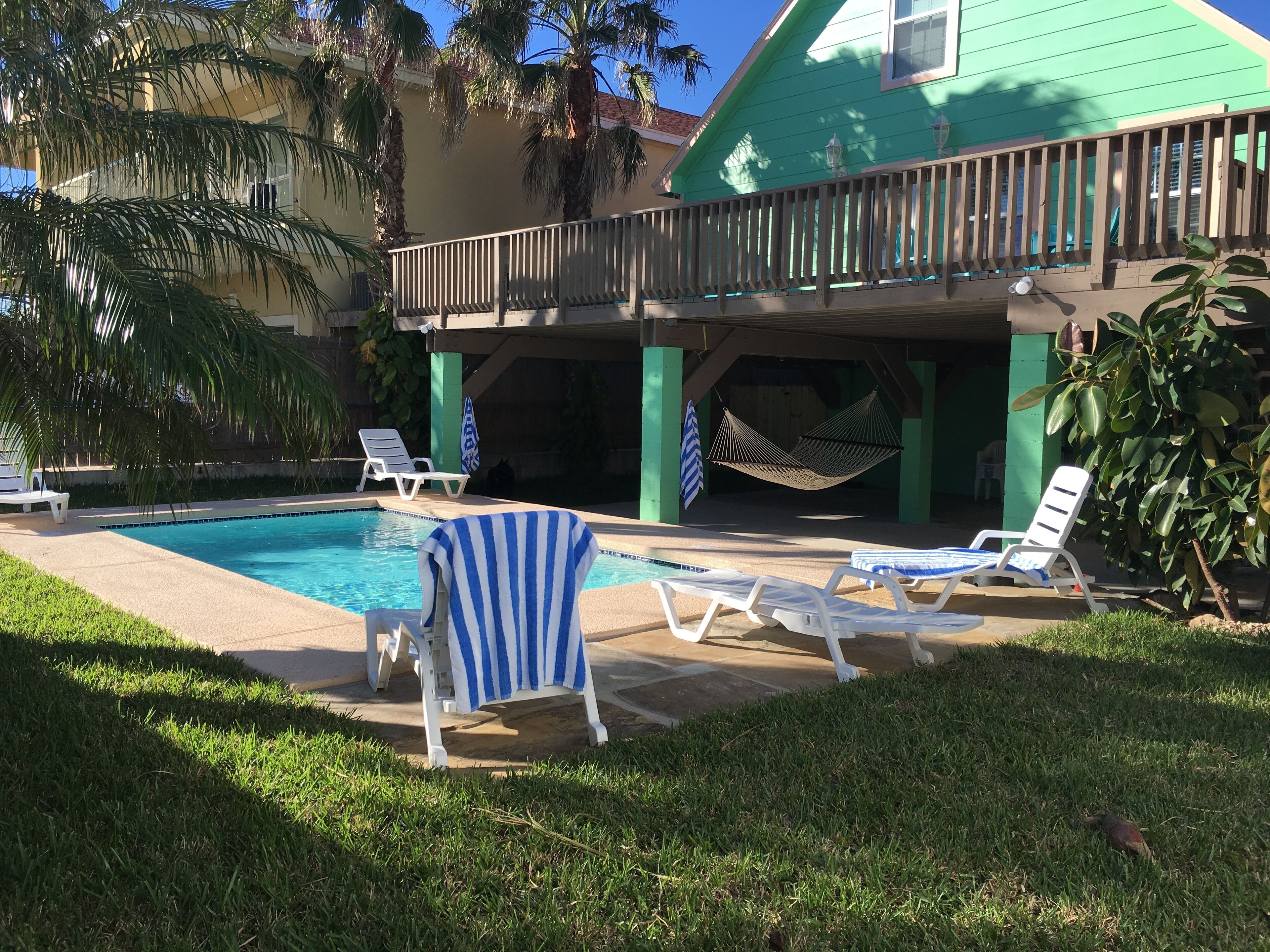 Sleeps 10- Walk to Beach & Private Pool! 
