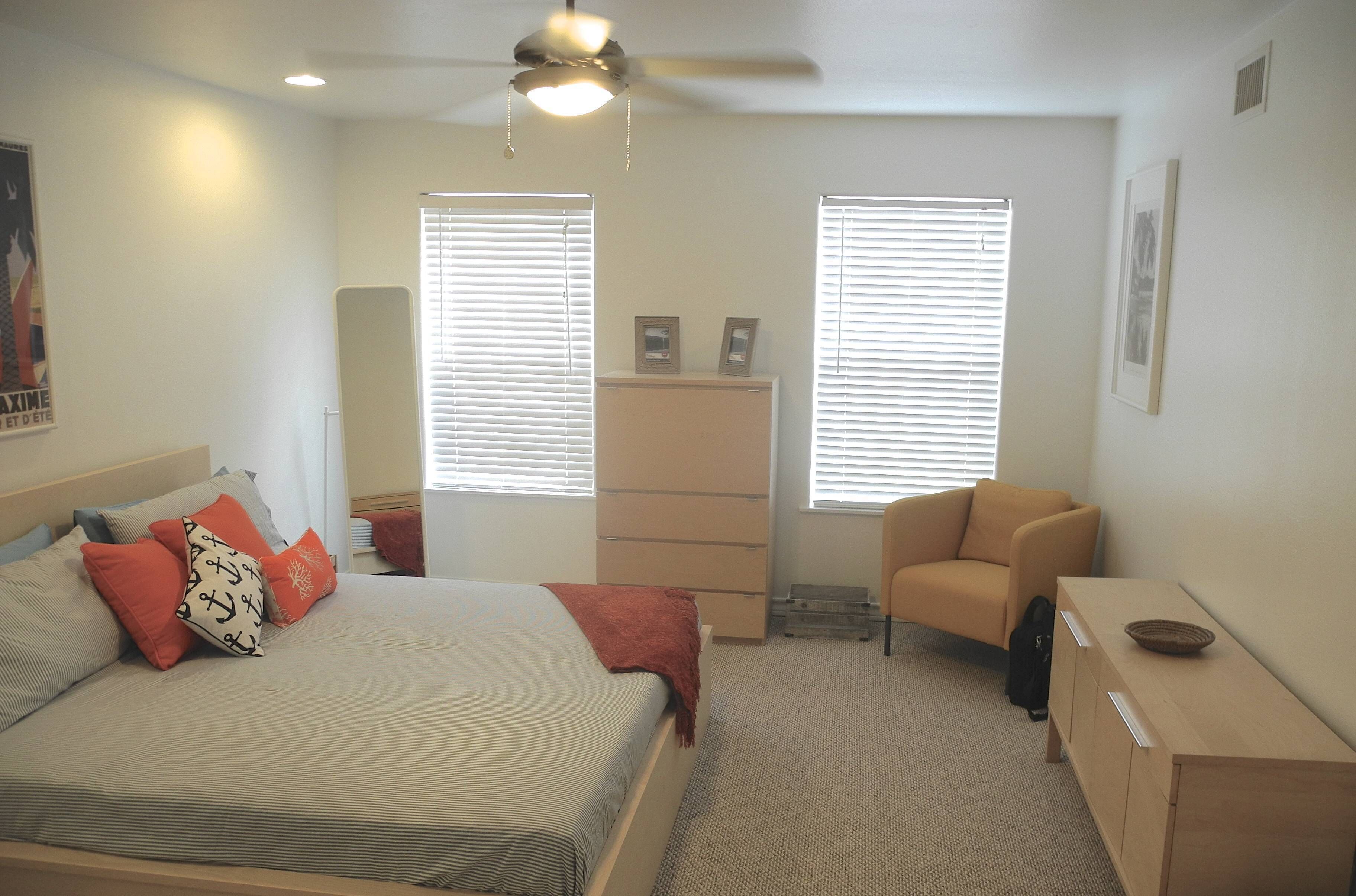 Sleeps 10- Walk to Beach & Private Pool! 