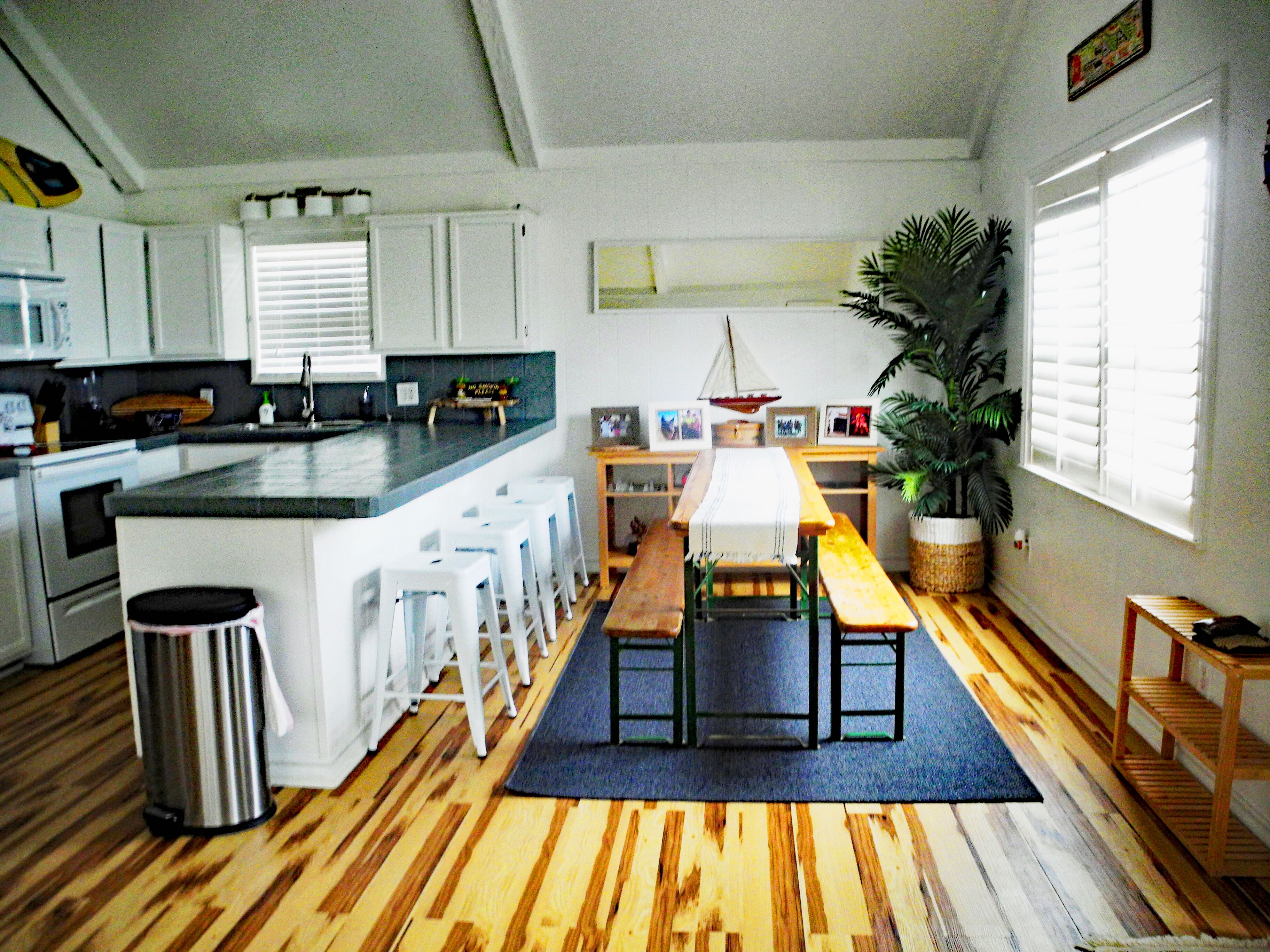 Sleeps 10- Walk to Beach & Private Pool! 