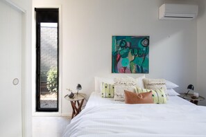 4 habitaciones, tabla de planchar con plancha y ropa de cama 