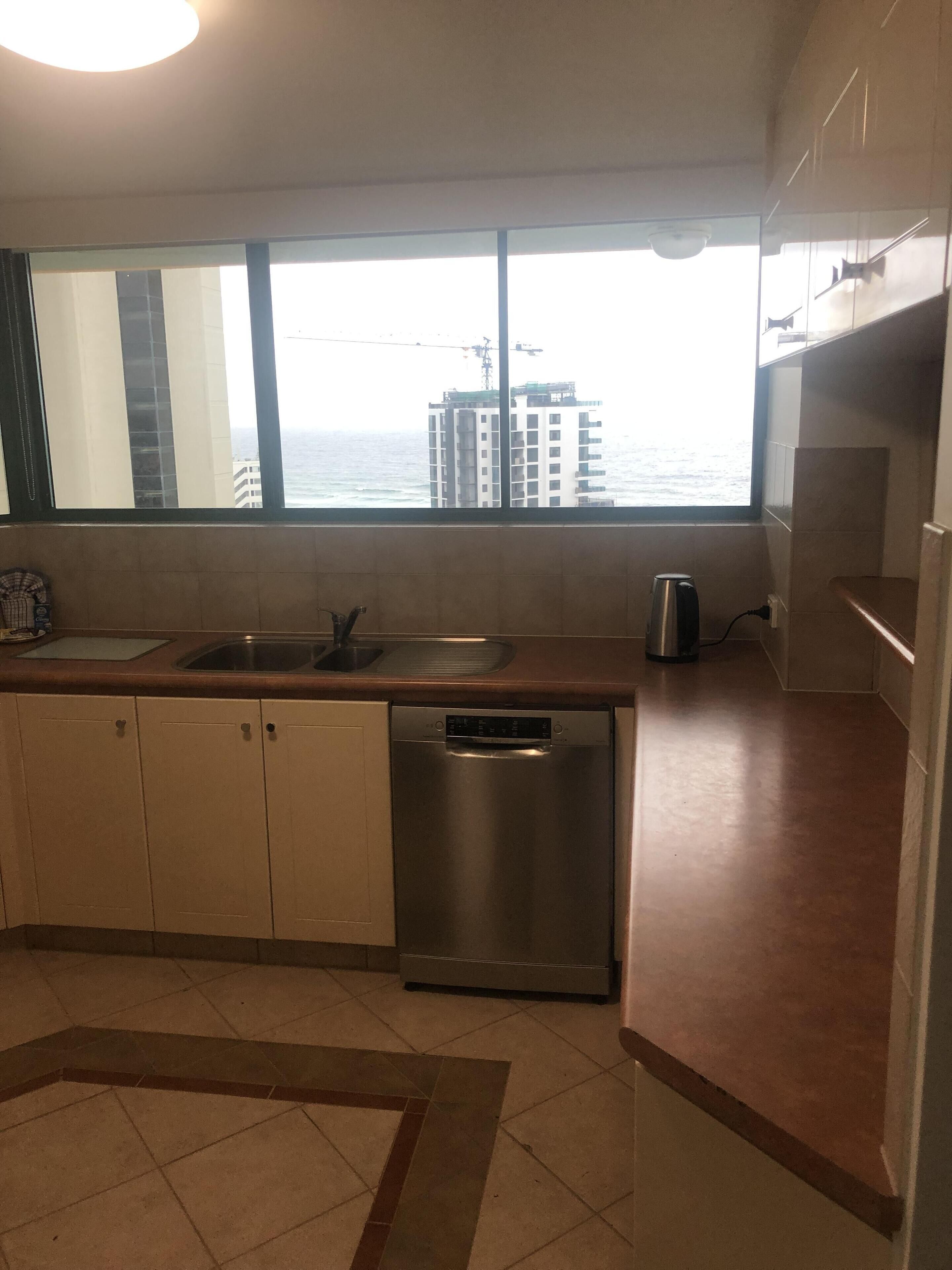 Crown Towers 3 Bdrm Property — image 10