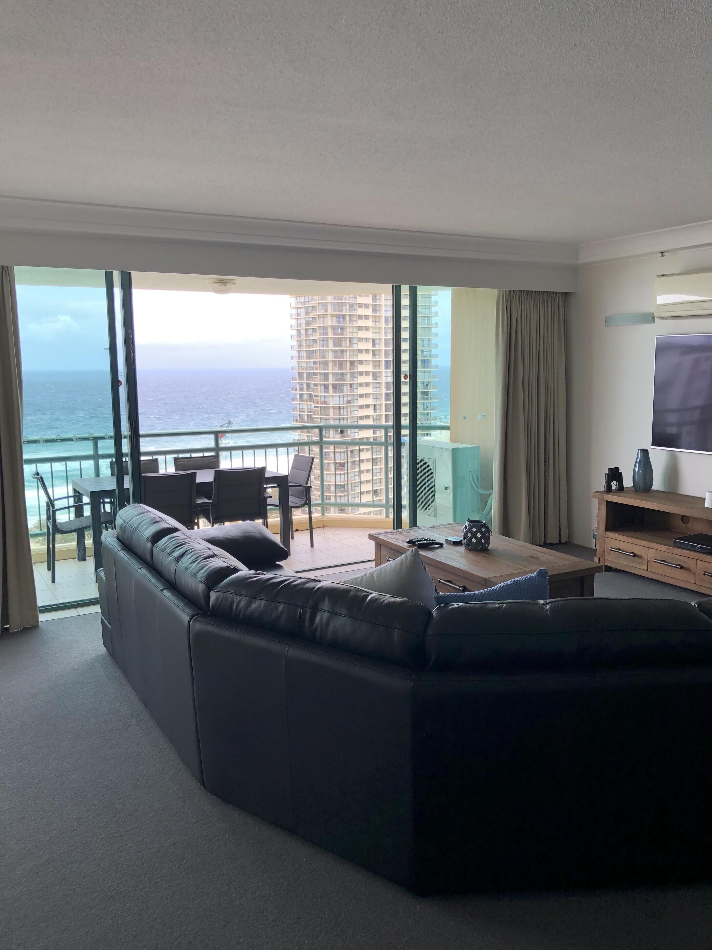Crown Towers 3 Bdrm Property — image 6