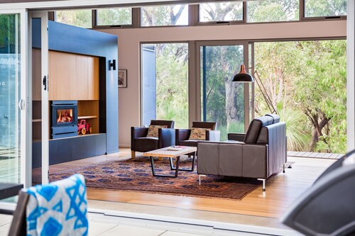 Injidup Sanctuary - luxury home close to the beach 