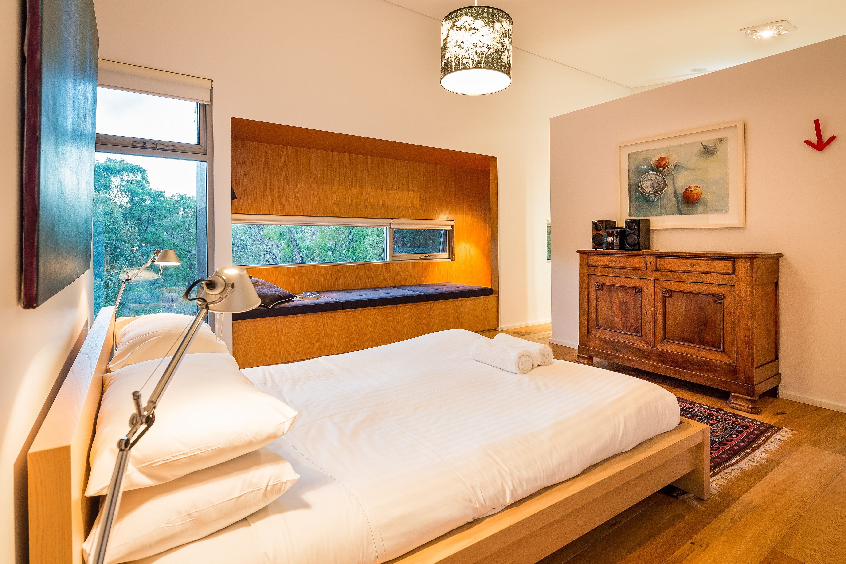 Injidup Sanctuary - luxury home close to the beach  — image 11