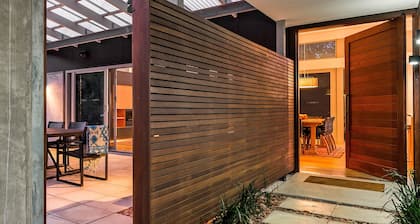 Injidup Sanctuary - luxury home close to the beach