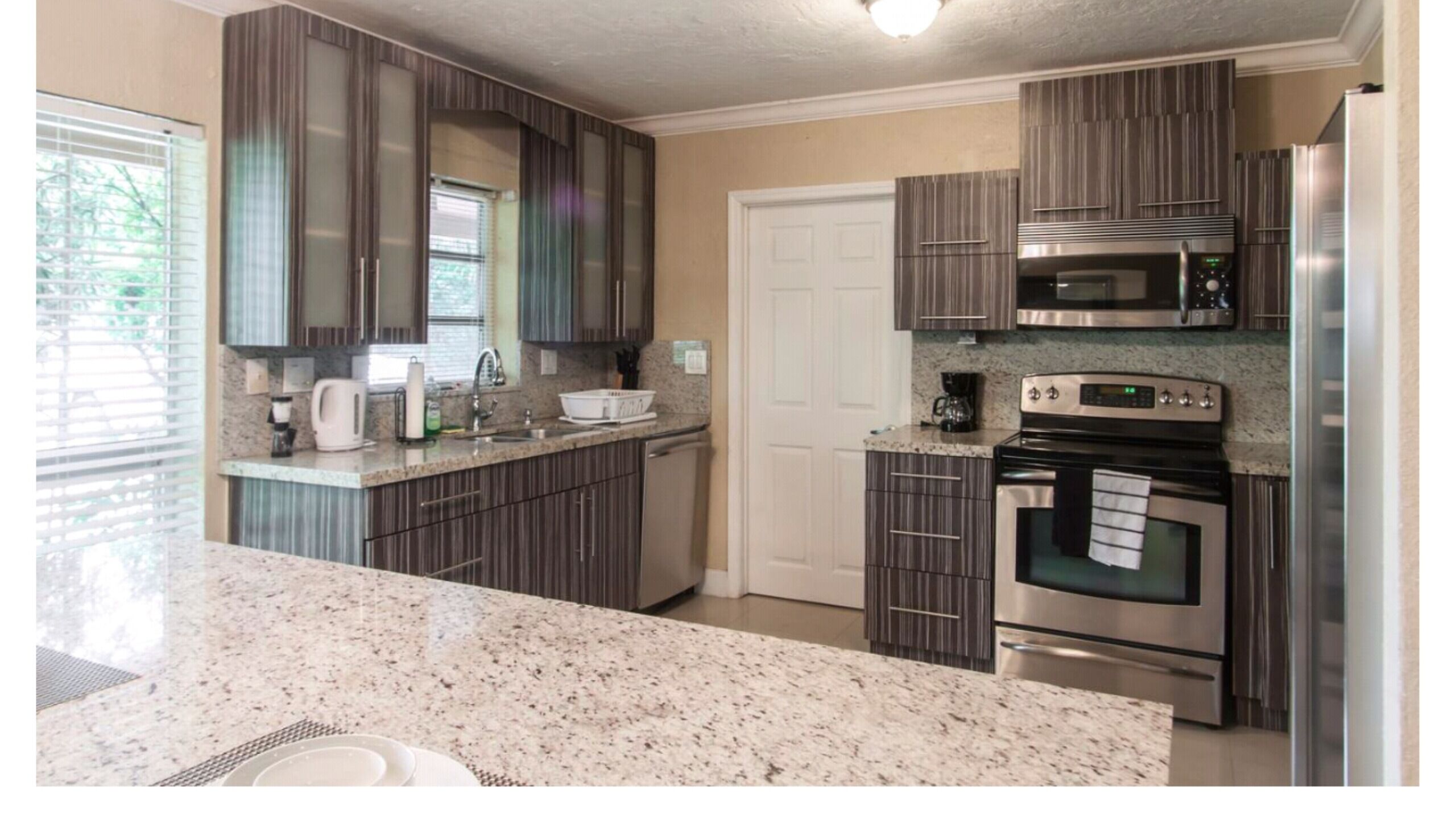 FORT LAUDERDALE  OASIS HOME .SLEEPS 14     .5 bedrooms /3  baths PRIVATE HOME.