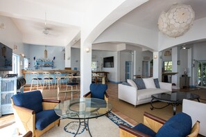 Bar (on property) - Boutique Resort on Spectacular Beach Available for Private Rental (Governors Harbour)