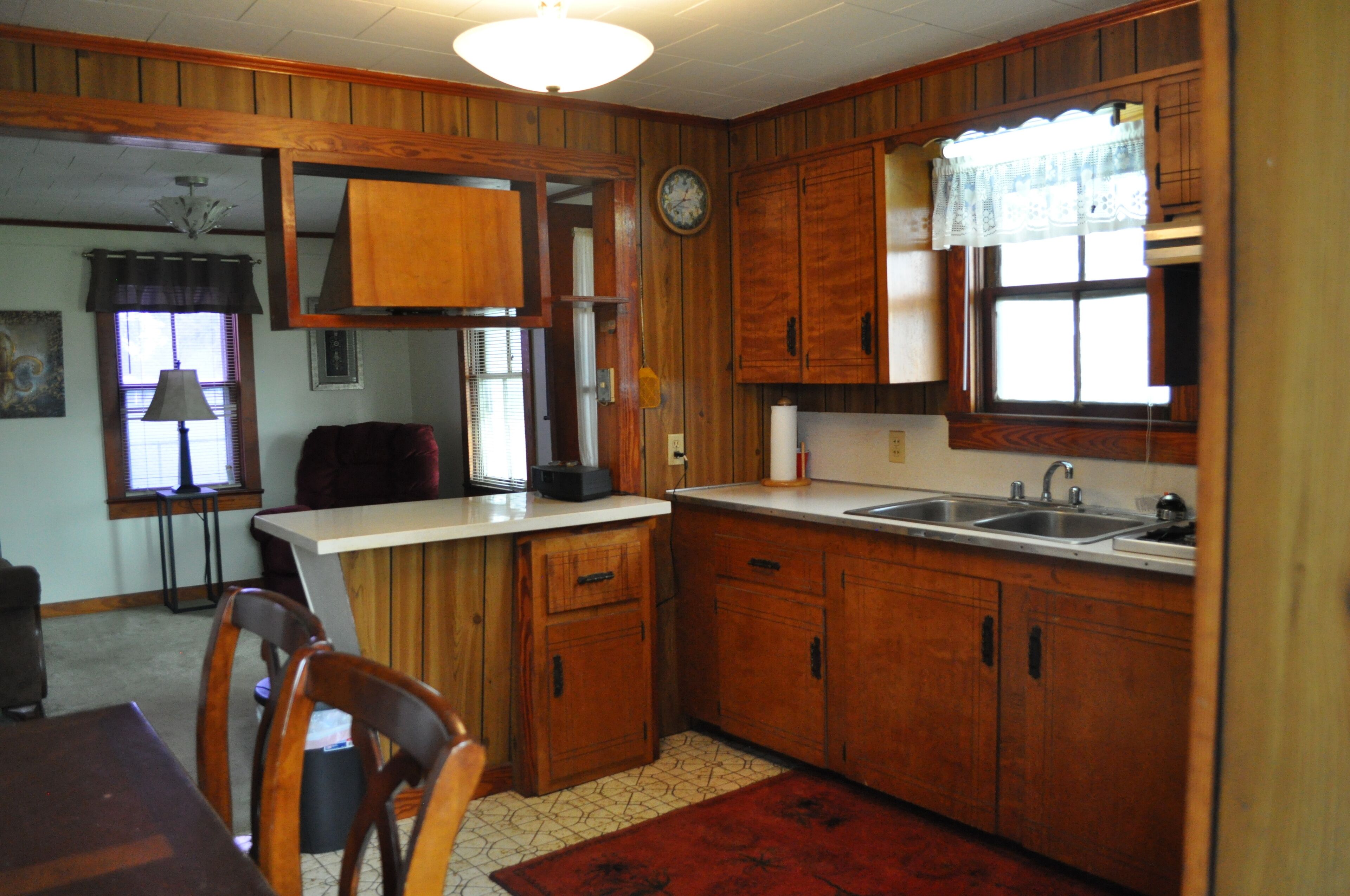 Cozy 2 bedroom offering privacy and convenience located in the HUB of Scott, LA