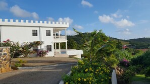 Property grounds - Private & luxurious, solar heated pool, spectacular view, private cook optional (Savannes Bay)