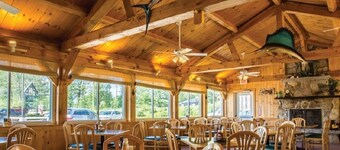 Lakeside cottage with boats, grill, firepit, pet and Kid Friendly