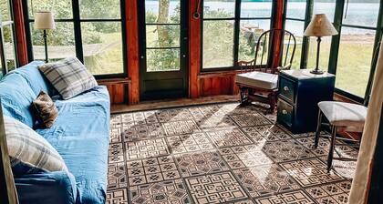 Lakeside cottage with boats, grill, firepit, pet and Kid Friendly