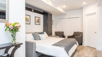 3 bedrooms, desk, iron/ironing board, travel cot