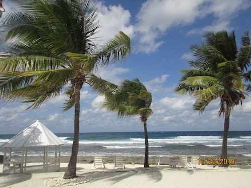 PLEASE COME AND RELAX ON OUR PRIVATE BEACH!