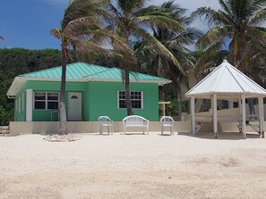 Terrace/patio - PLEASE COME AND RELAX ON OUR PRIVATE BEACH! (Cayman Brac)