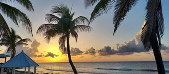 PLEASE COME AND RELAX ON OUR PRIVATE BEACH!