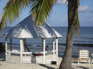 Plage, chaises longues