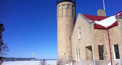 5br 1 Ba Cottage In The Heart Of St. Ignace