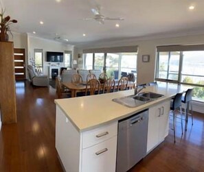 Interior - Esperance Landing, waterfront luxury (Brooks Bay)