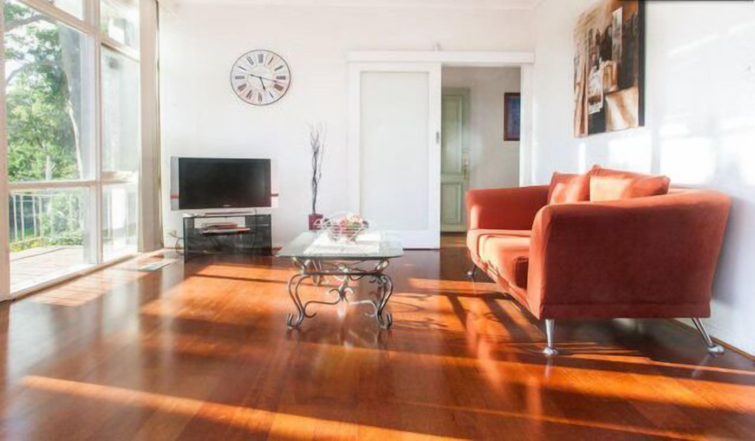 Eltham Retreat - Warm & Bright Home