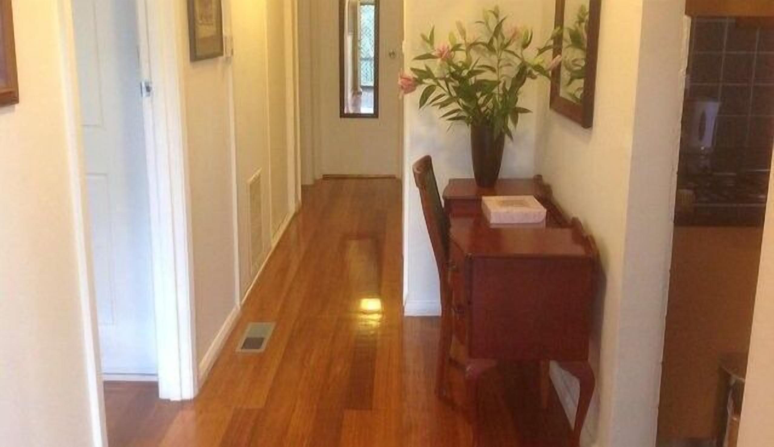 Eltham Retreat Guest House - Warm & Bright Home — image 19