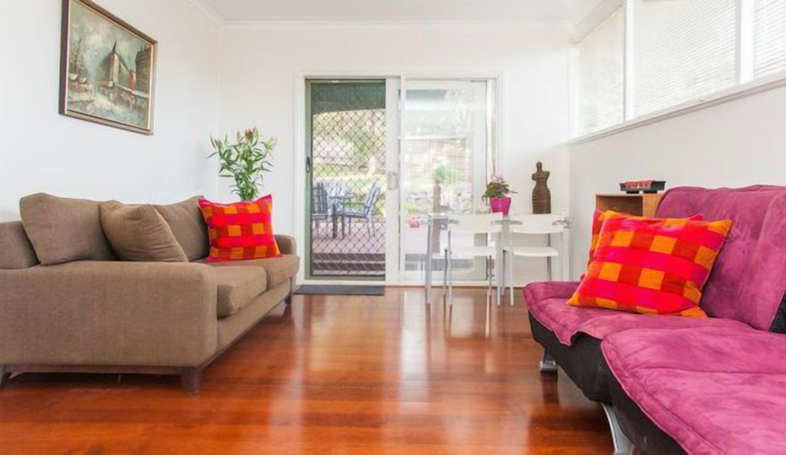 Eltham Retreat Guest House - Warm & Bright Home — image 7