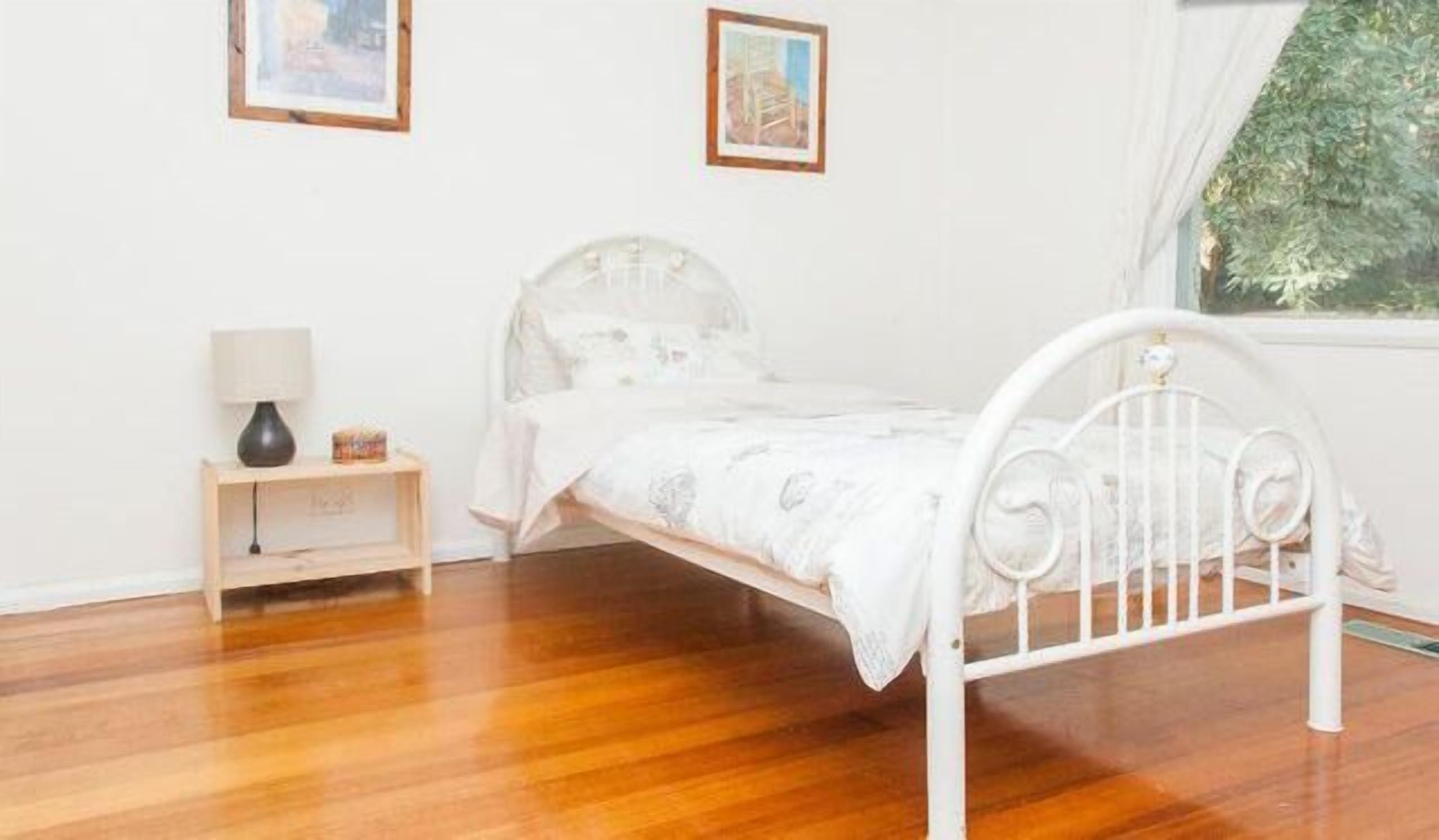 Eltham Retreat - Warm & Bright Home