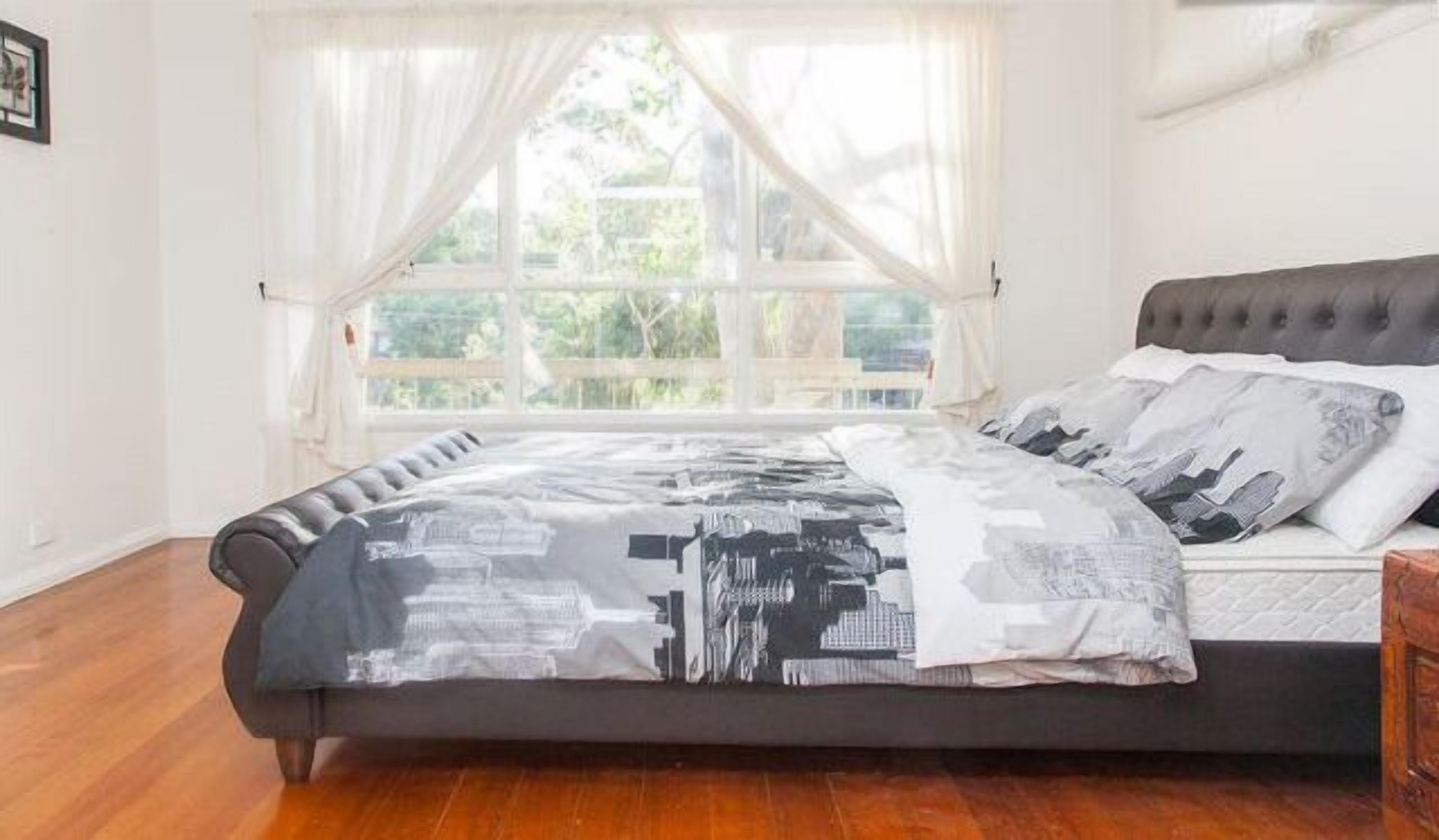 Eltham Retreat Guest House - Warm & Bright Home — image 13