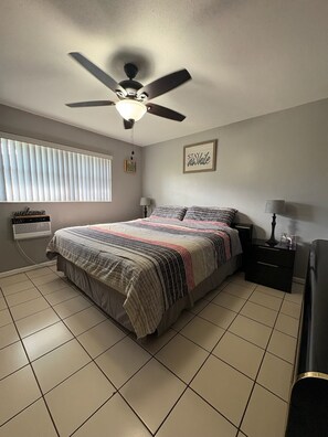 1 slaapkamer, een strijkplank/strijkijzer, gratis wifi, beddengoed