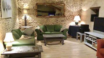 Fernseher, DVD-Player, Musikbibliothek