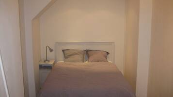 1 slaapkamer, een strijkplank/strijkijzer, gratis wifi, beddengoed