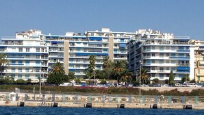 A multi-story hotel with balconies, located near a waterfront. - Apartment with a beautiful view in the Port ! (Nice)