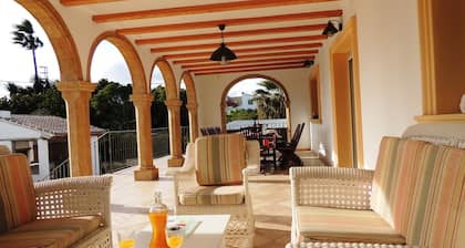 Alquiler de Chalet con piscina privada en Jávea, Costa Blanca. A/A. WI-Fi