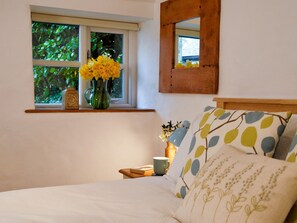 1 bedroom, iron/ironing board, free WiFi, bed sheets - Converted Barn, Rural Location, Near Coast, Parking & Dog Friendly  (Goldsithney)